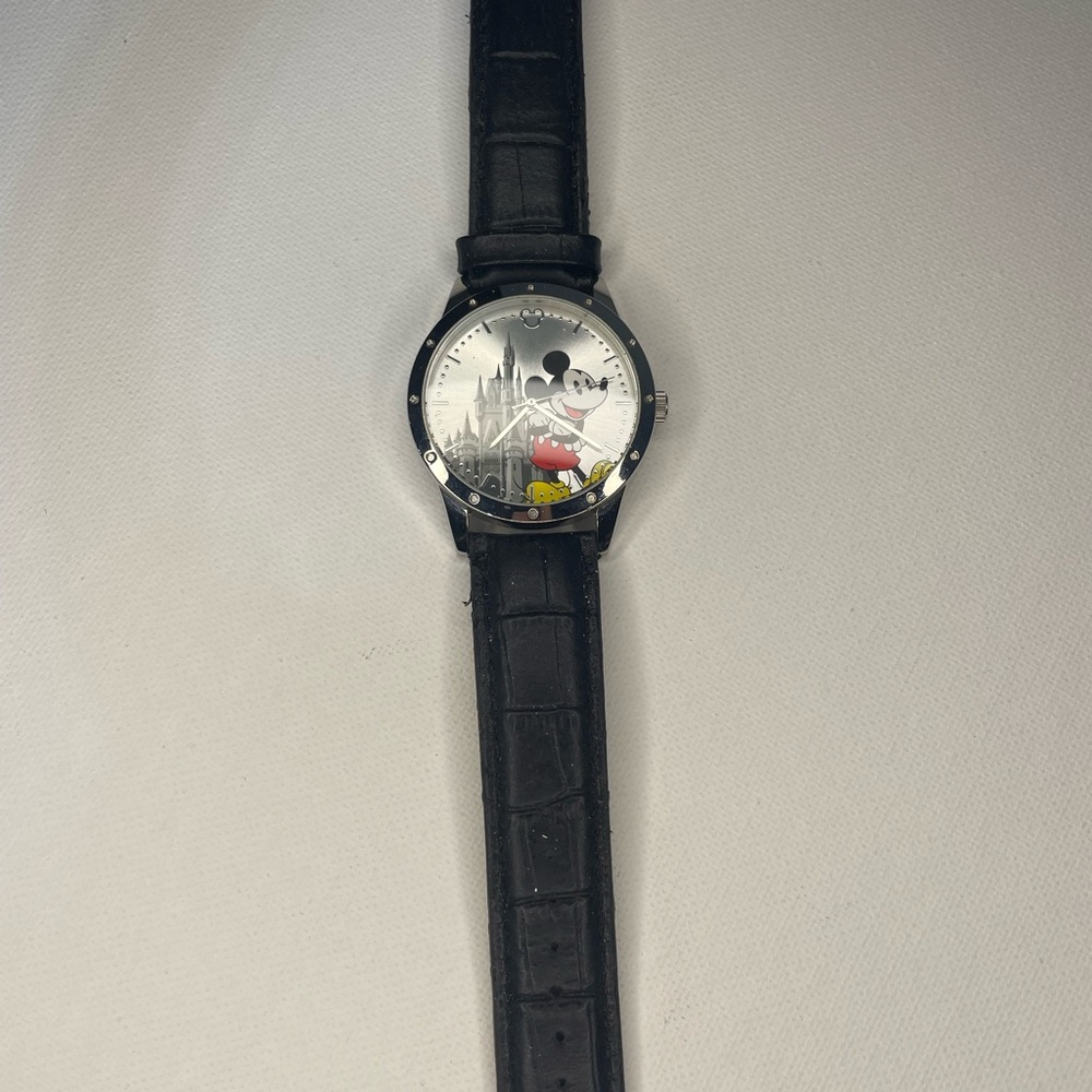 Vintage Disney World Limited Release‎ Mickey Mouse & Cinderella’s Castle Watch - Picture 4 of 5